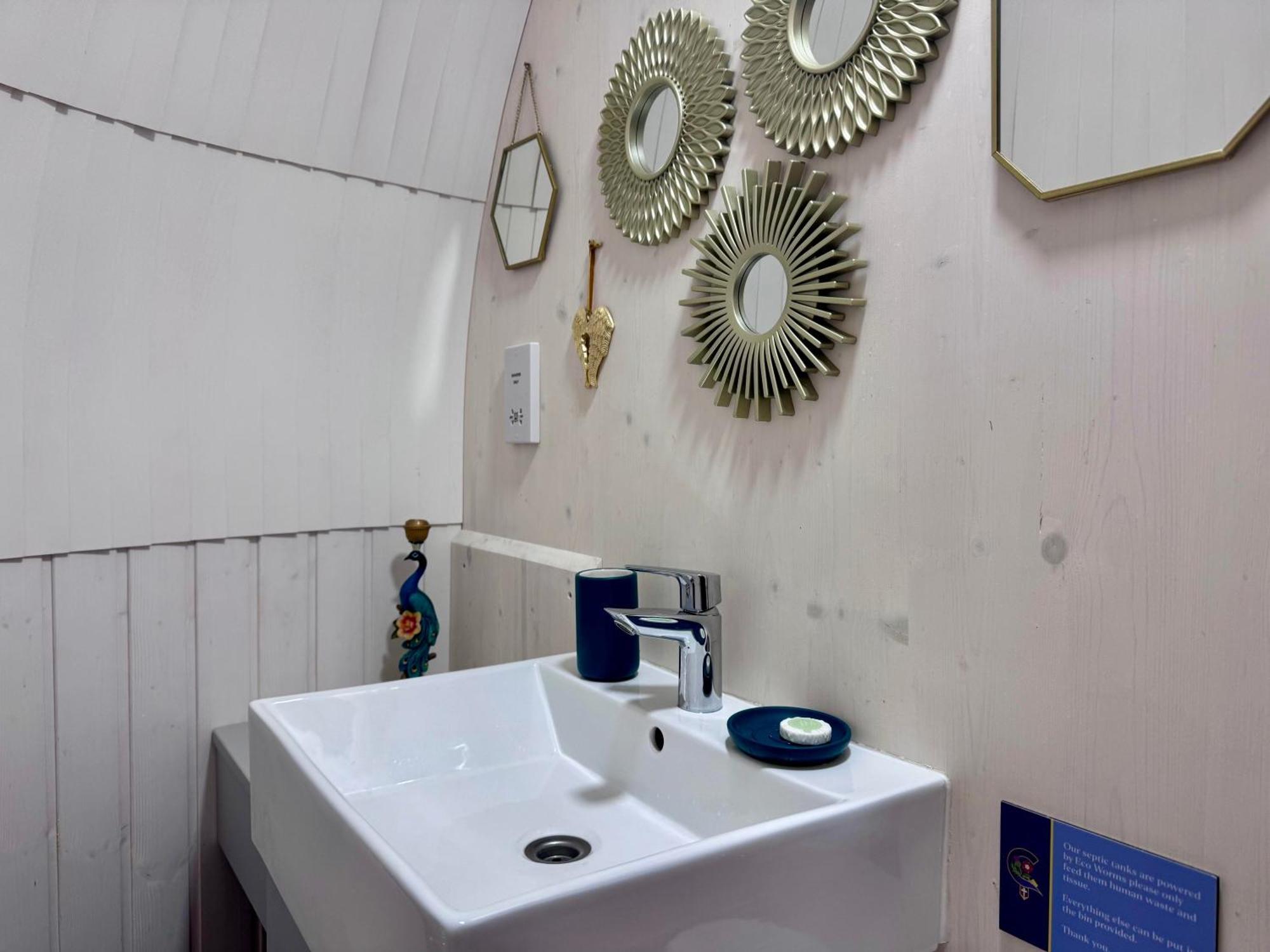 Luxury Woodland Lodge Retreat At Culdees Castle Crieff Εξωτερικό φωτογραφία
